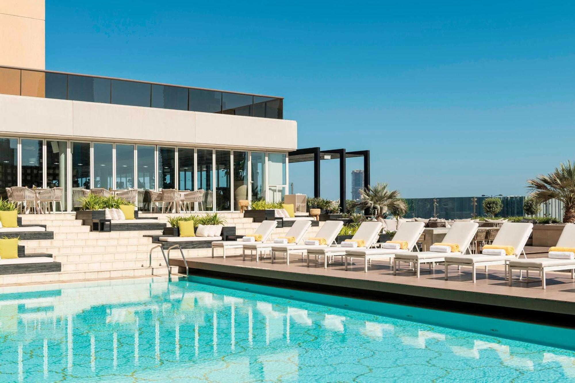 Grosvenor House, A Luxury Collection Hotel, Dubai Esterno foto The rooftop pool at the hotel