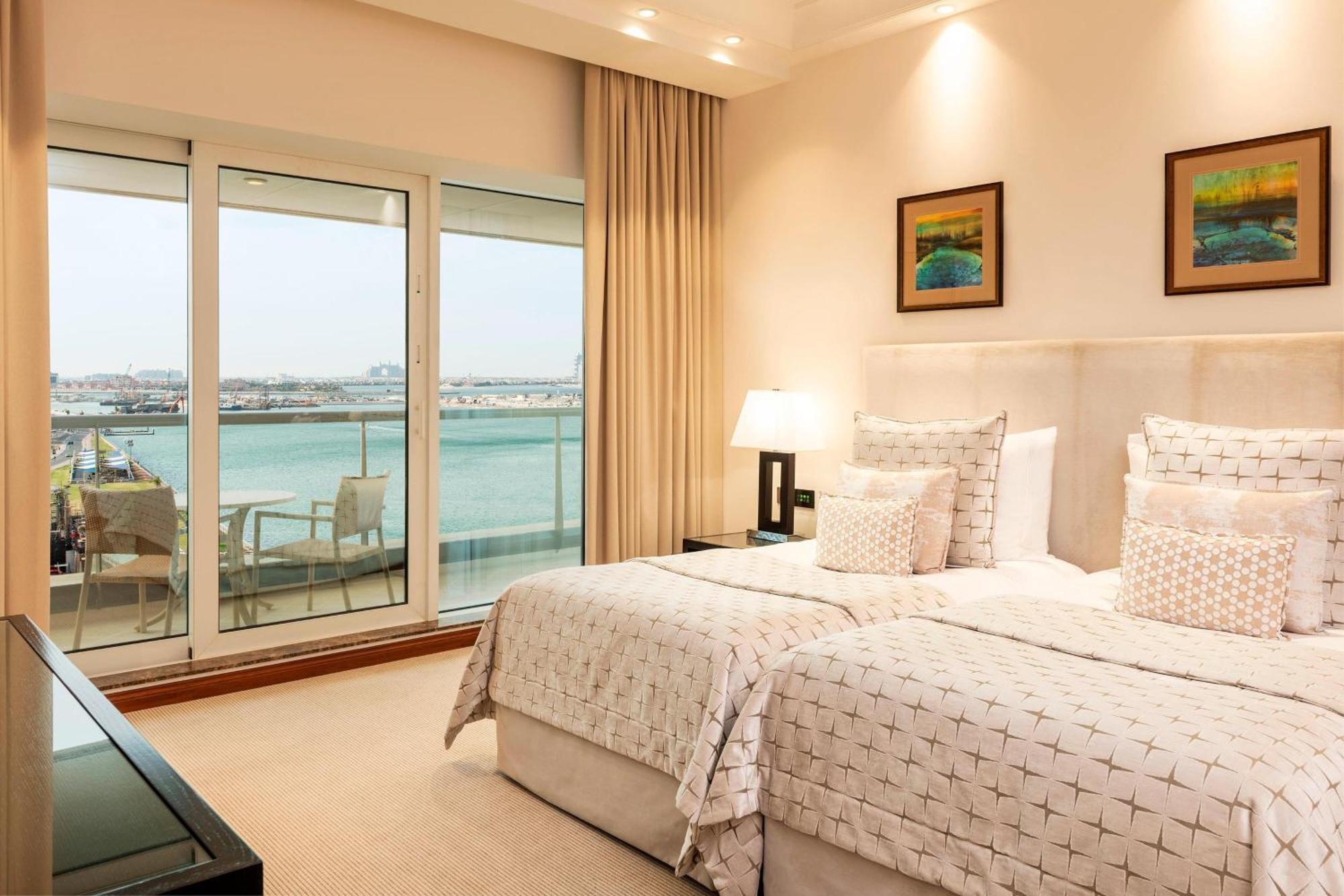 Grosvenor House, A Luxury Collection Hotel, Dubai Esterno foto A bedroom at the Jumeirah Rotana