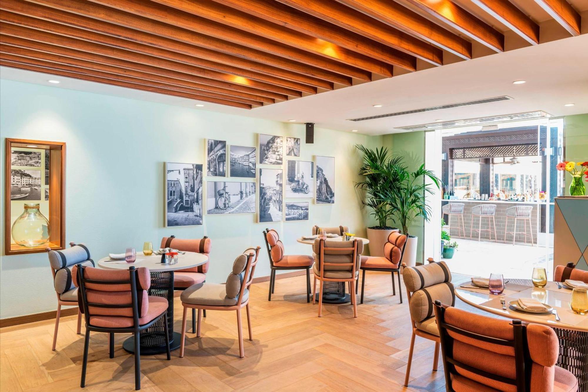 Grosvenor House, A Luxury Collection Hotel, Dubai Esterno foto The interior of the lounge