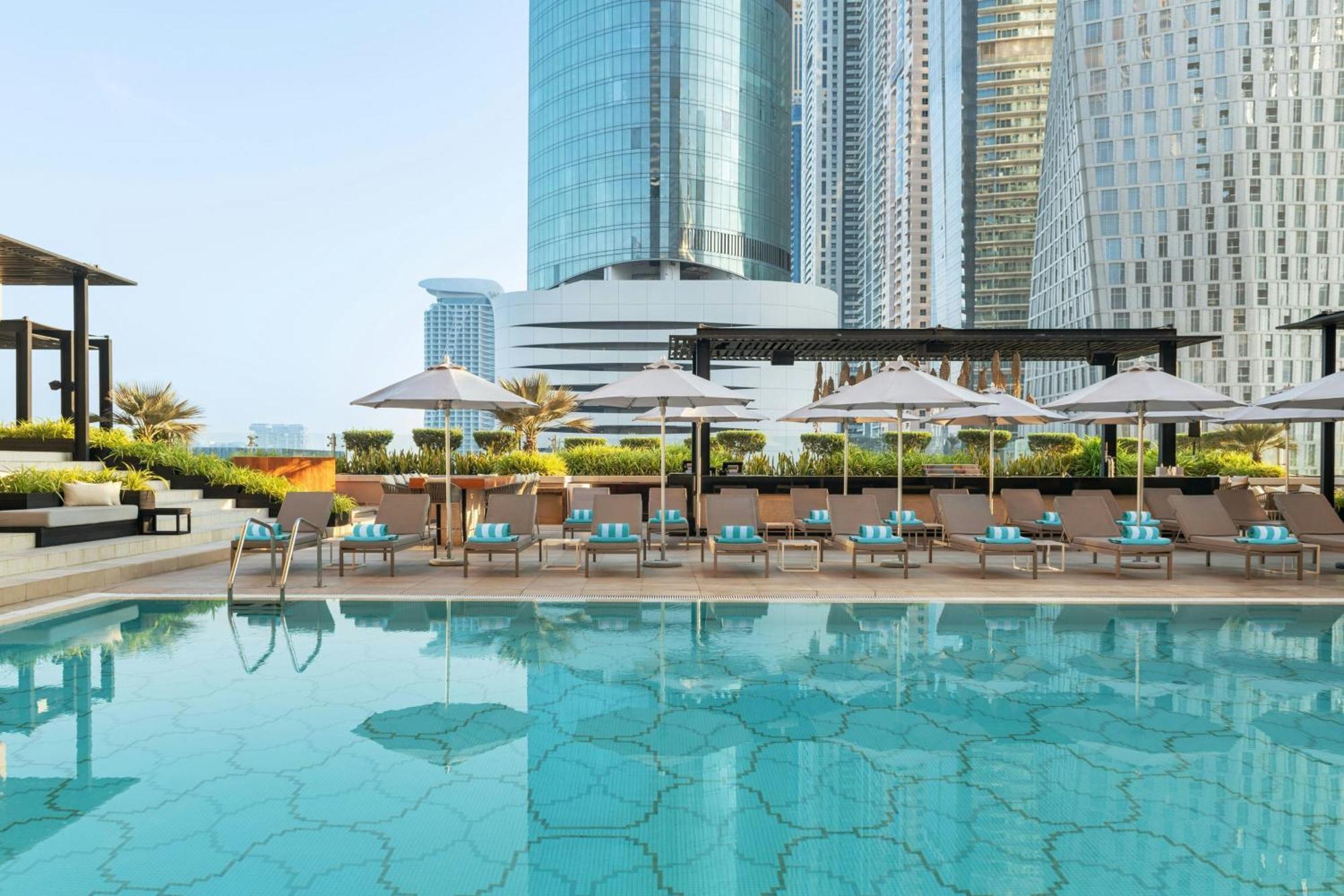 Grosvenor House, A Luxury Collection Hotel, Dubai Esterno foto The swimming pool at the hotel